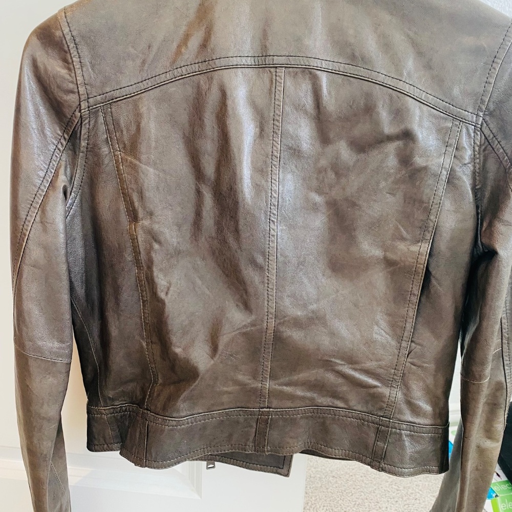 Vince’s leather cropped jacket - Picture 7 of 8